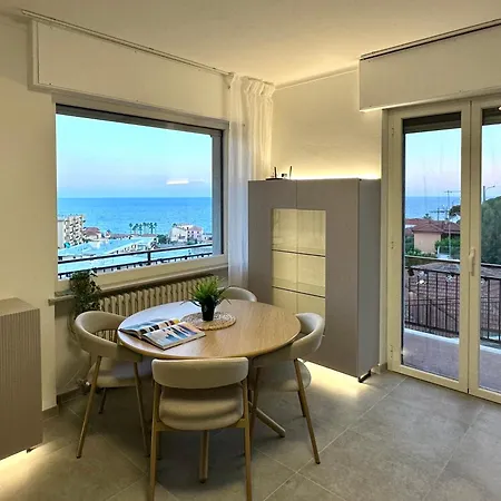 Апартаменты Franca's Suite- Sea View! - Box Bike Санто-Стефано-аль-Мар