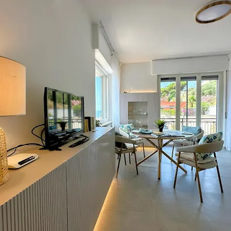 Lejlighed Franca's Suite- Sea View! - Box Bike *