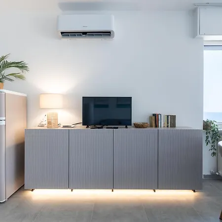 Апартаменты Franca's Suite- Sea View! - Box Bike