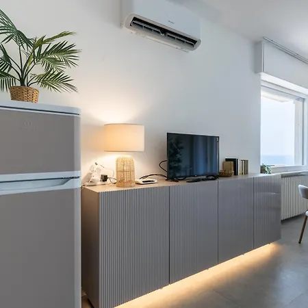 Franca's Suite- Sea View! - Box Bike Апартаменты *