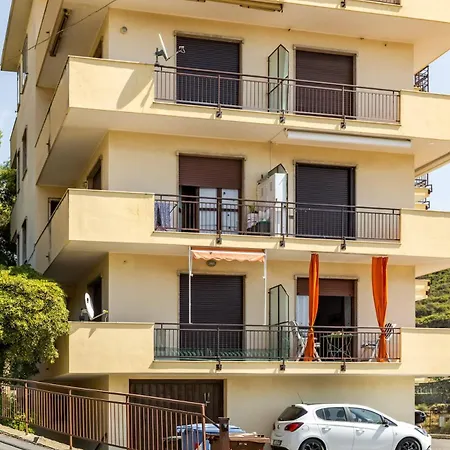 Franca's Suite- Sea View! - Box Bike Lejlighed